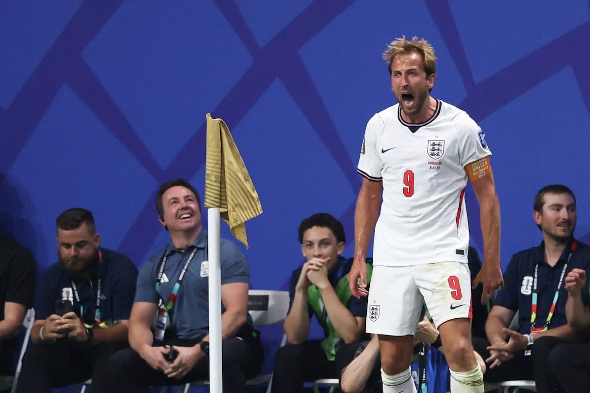 Inglaterra llega con un capitán que sigue convirtiendo ventanas pequeñas en goles.
