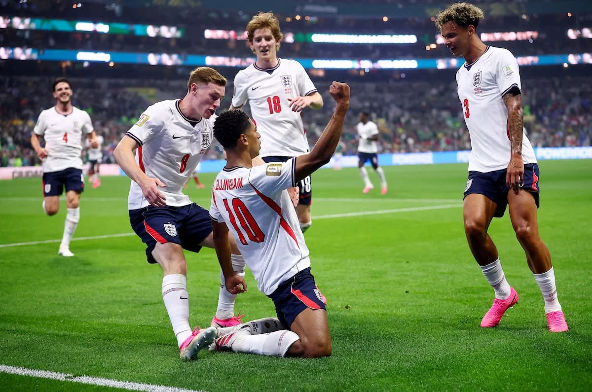 La foto de equipo de Inglaterra pasa de la supervivencia en el Azteca a un cuarto de final en Miami ante Noruega.
