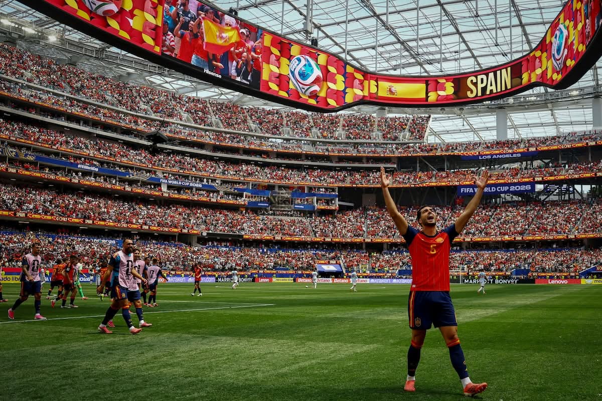 España avanzó and forced the public scorecard to separate baseline HIT from public MISS.