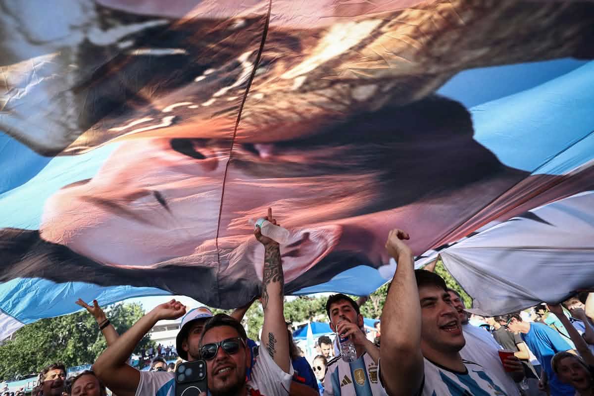 La hinchada albiceleste