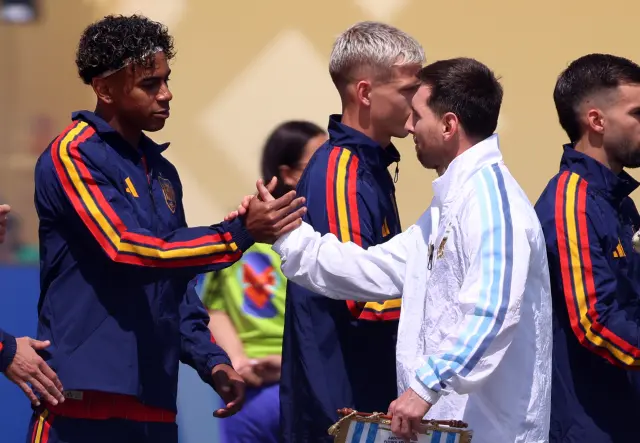 Yamal saluda a Messi